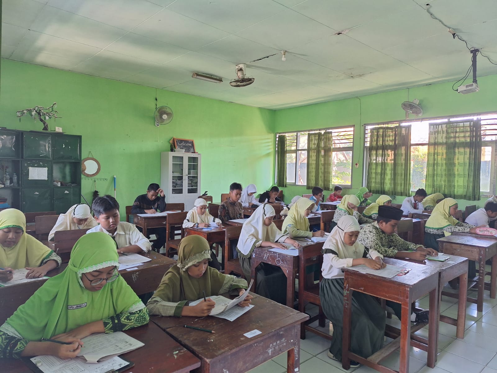 OLIMADA Tingkat SD/MI dalam rangka MILAD ke-46 OLIMADA Tingkat SD/MI dalam rangka MILAD ke-46