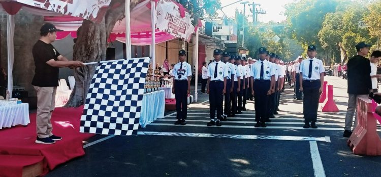 Siswa MTsN 2 Kota Kediri Ikuti Lomba Baris-Berbaris Tingkat Kota