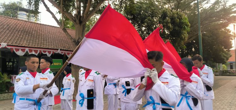 Prosesi Sakral, Paskibra MTsN 2 Kota Kediri Dikukuhkan Jelang HUT RI ke-80