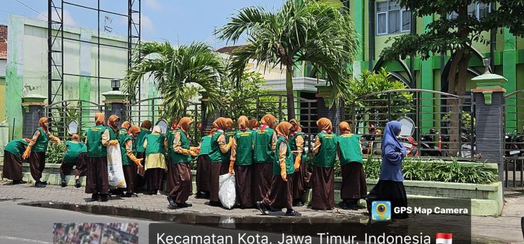 Semangat Hijau MTsN 2 Kota Kediri: World CleanUp Day Jadi Momentum Edukasi Lingkungan Semangat Hijau MTsN 2 Kota Kediri: World CleanUp Day Jadi Momentum Edukasi Lingkungan