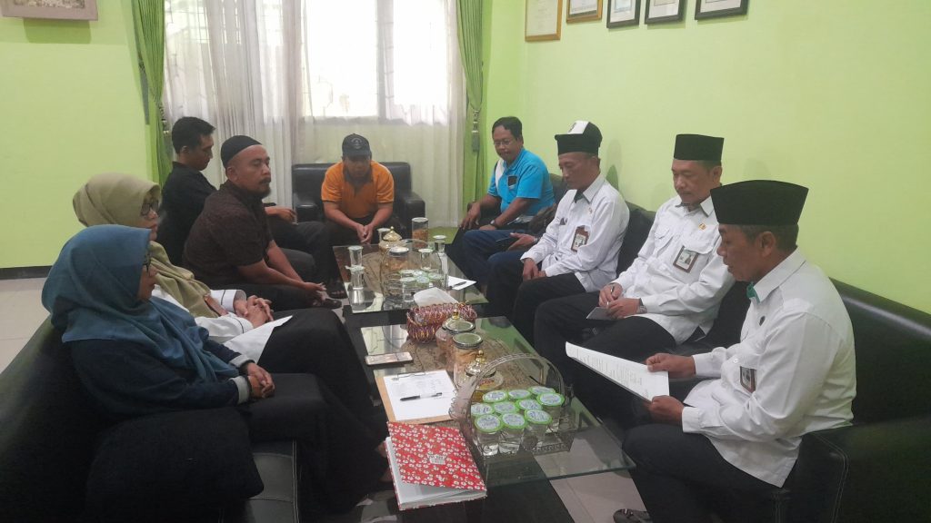 MTsN 2 Kota Kediri Gelar Rapat Koordinasi Petugas Kebersihan untuk Peningkatan Kinerja