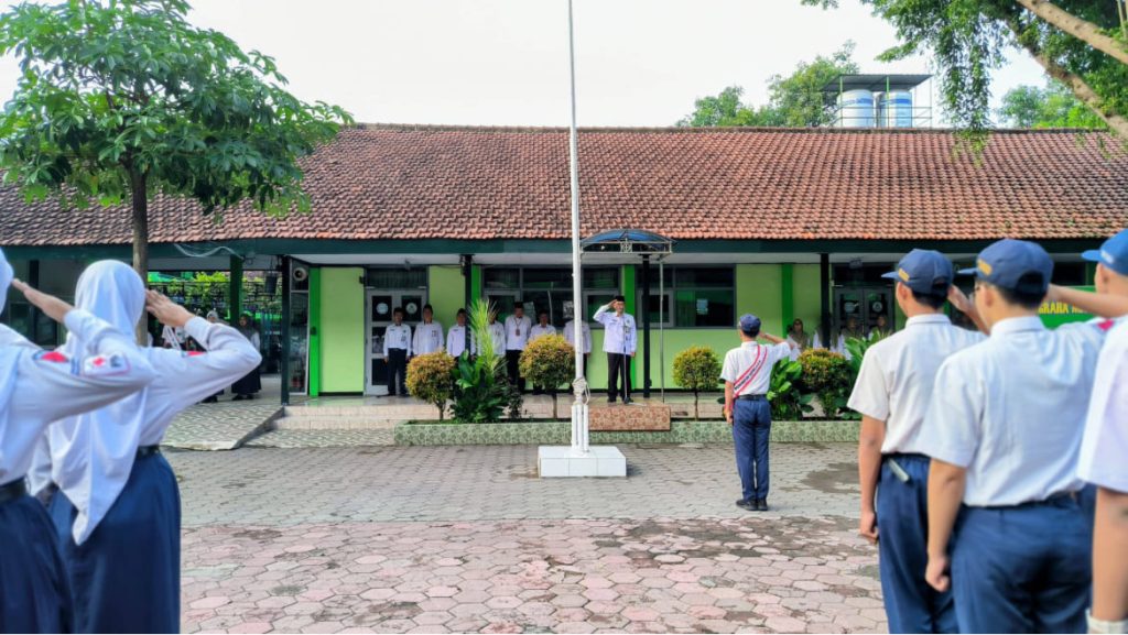 Penanaman Nilai Keikhlasan dalam Kegiatan Apel Pagi di MTsN 2 Kota Kediri